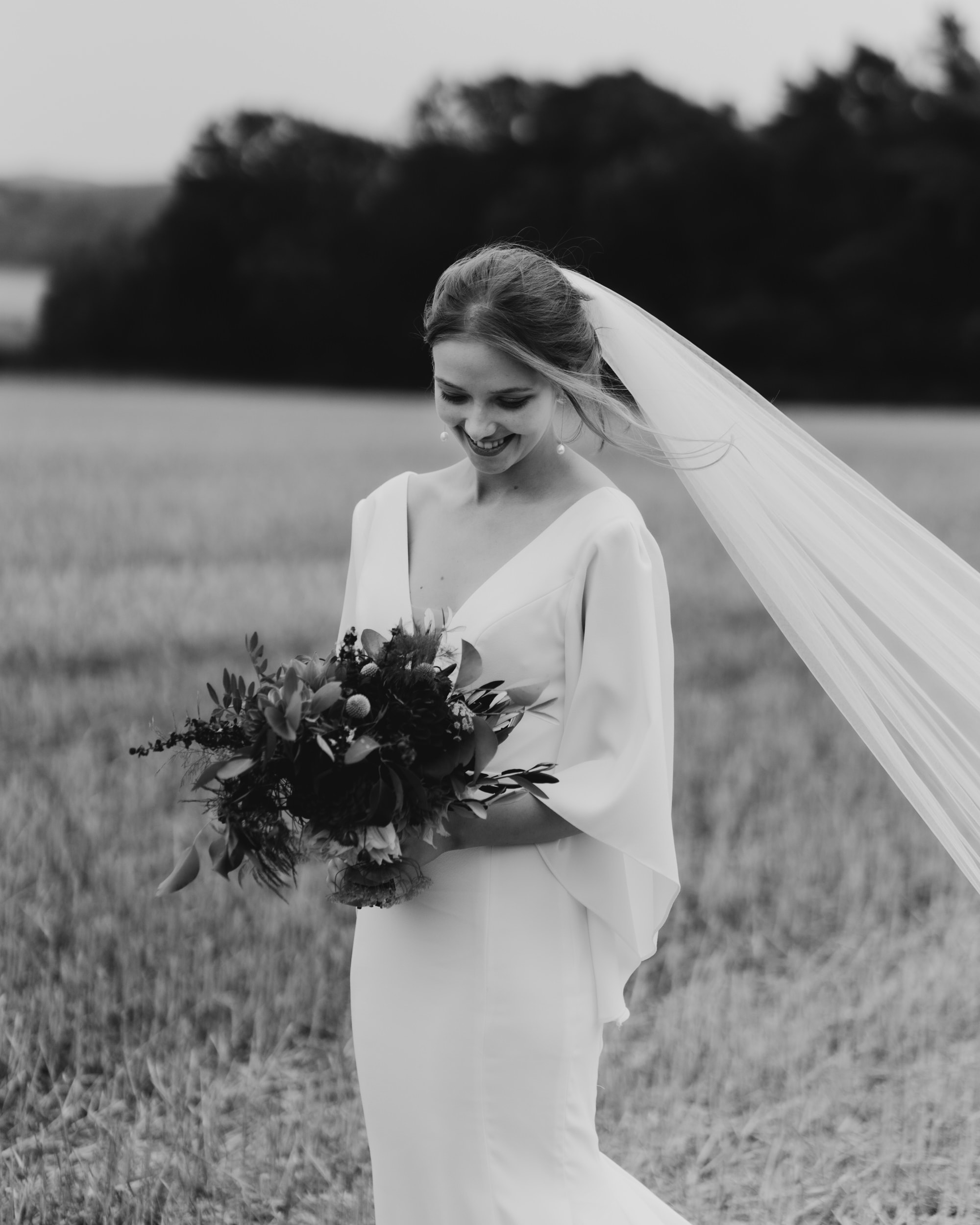 How to hold your wedding bouquet! Wildly in Love